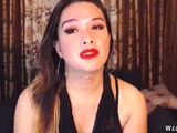 Brunette babe with make up webcam
