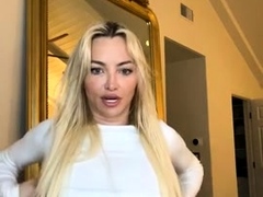 Lindsey Pelas - My Juicy Boobs